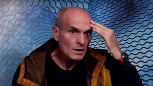 Cristian Tudor Popescu o calcă pe gât pe Caroline Wozniacki după ce a jignit-o pe Simona Halep și o numește „tractoristă”