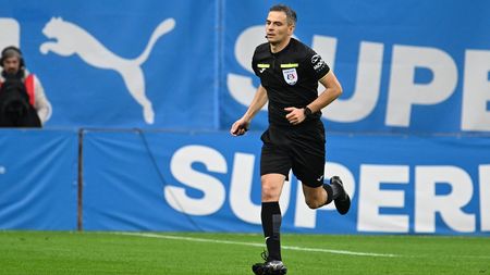 Scandal la Craiova - Slobozia! Fază controversată: arbitrul a dat cartonaș roșu după ce a fost chemat la VAR