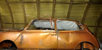Comoara din tunel pe care a găsit-o un youtuber: a descoperit câteva mașini istorice abandonate!