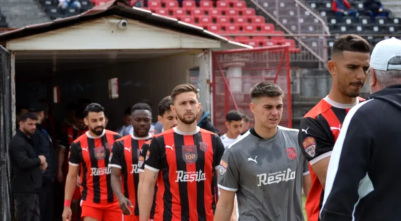 Fotbaliști de la ACSM Reșița, acuzați că pierd nopțile jucând poker! Afirmații grave: ”Bănuiesc că nu ați stat pe apă plată”