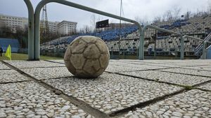 Cum a ajuns să arate azi Stadionul Cotroceni: de la infrastructură de lux și meciuri de gală, la dezastrul întreținut de Banca Națională! Imaginile unui Cernobîl fotbalistic în inima aristocrată a Bucureștiului. EXCLUSIV