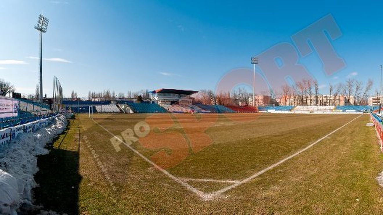 FOTO Eveniment Galațiul primește lumină de la trei stâlpi :)