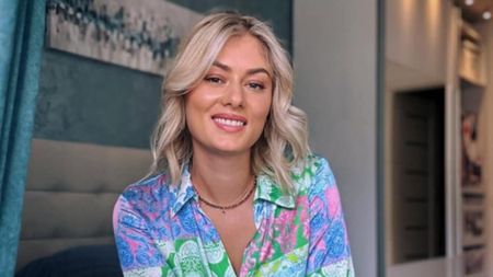 Soția fotbalistului de la FCSB a refuzat vacanțele exotice când a dat de bani mulți: „Ce să caut la Dubai, dacă nu am văzut Iașul? Eu am fost cu sapa, cu vaca”