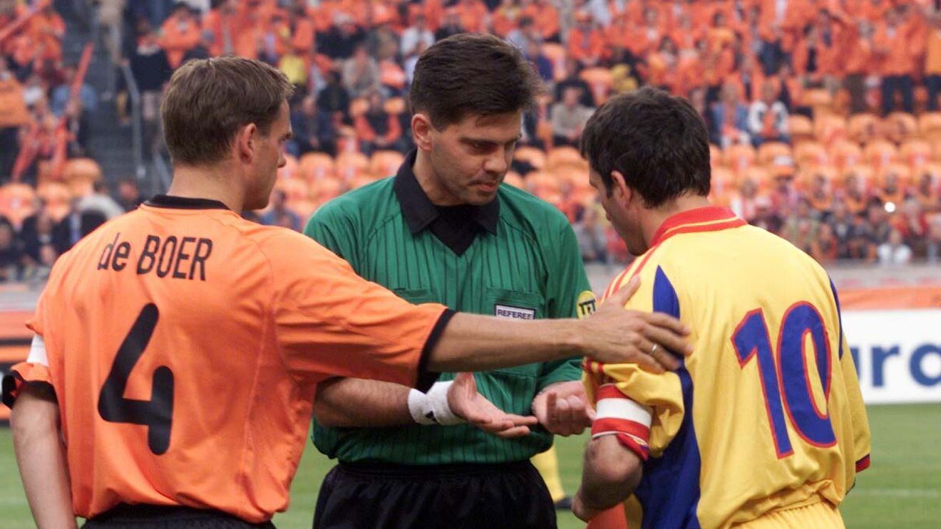 "Poate ar trebui să RENUNȚĂ‚M la numărul 10!" Decizie fără precedent luată în calcul de Christoph Daum: "L-a purtat Hagi, iar asta e un dezavantaj pentru un jucător de astăzi!"
