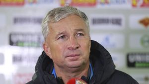 Dan Petrescu, la un pas de Universitatea Craiova! „Bursucul” negociază cu oltenii, dar și cu nume importante din Franța și Portugalia | EXCLUSIV