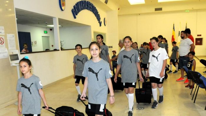 Minihandbaliștii de la Școala 96 din București "atacă" titlul la Olimpiada Sportului Școlar: "Arătați ca niște campioni!"