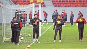 Dinamo a avut parte de o surpriză la primul antrenament pe National Arena!** Ciobi, obligat să protejeze gazonul
