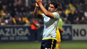 Doi pe un loc!** EXCLUSIV Becali speră să scape astăzi de Rocha sau de Mihai Costea. Cei doi, urmăriți de aceeași echipă