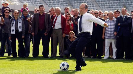 EXCLUSIV:** Emil Boc și patronul lui "U" Cluj s-au întâlnit astăzi! Ce decizie au luat în privința viitorului echipei