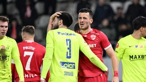 Antrenorul din Superliga a ajuns la capătul răbdării și nu s-a mai abținut! Desființarea clubului, marea amenințare: „În vară s-au făcut 15 transferuri, iar acum au început să apară probleme financiare deosebite”