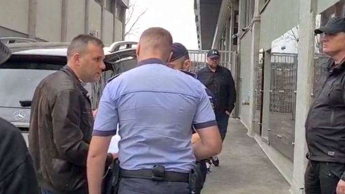 Scandal în Giulești la alegerile pentru vicepreședintele AMFB! Candidații, printre care și Lorena Balaci, nu au fost lăsați să intre în sală! UPDATE: Avem rezultatele! | VIDEO EXCLUSIV