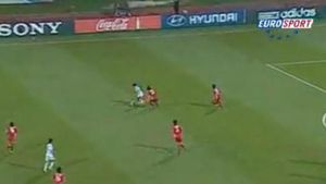 VIDEO Maradona s-a născut în Asia! Și e...FEMEIE! Vezi o fază incredibilă!