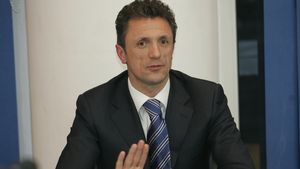 Popescu: "Mircea Lucescu va juca și el, nu va sta pe bancă"