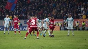 Cornel Dinu tună după Dinamo - FCSB: "Singura salvare ar fi fost să se ciocnească Salvările, să-și spargă radiatoarele și să se oprească meciul!" + Ce spune despre jucătorii lui Vintilă: "Au impresionat prin tunsorile aerodinamice"