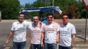 FOTO  "Părerea mea: Universitatea înapoi în A"**"Echipament" special pentru fanii Craiovei care vin la finala EL