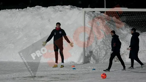 FOTO** Steliștii s-au antrenat între nămeți și pe un teren înghețat! Imagini incredibile cu Tănase&co înaintea meciului cu Twente