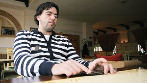 Interviu emoționant!** Contra: "Vorbesc mereu cu tata"