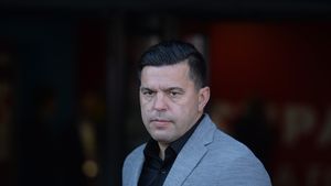 Contra, interviu în presa din Spania înainte de meciul de pe Arena Națională. Ce spune despre situațiile de la FCSB și Dinamo:  "Echipele de tradiție trec printr-o criză"