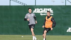 Trei noutăţi pentru Papură la antrenamentele Craiovei. Koljic, Bancu şi Gardoş se pregătesc cot la cot cu restul alb-albaştrilor