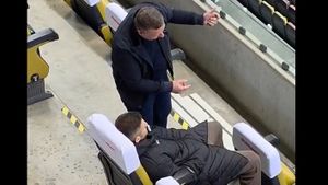 Andrei Nicolescu, băgat în ședință de Ionuț Chirilă după Dinamo - Universitatea Craiova 0-1! Imagini de senzație de la Arena Națională