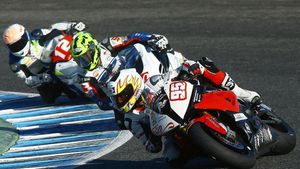 VIDEO Robert Mureșan explică motivele căzăturii de la Aragon: "Eram în depășire, dar cauciucul uzat și o suspensie problematică au rezultat într-un highside"