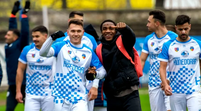 Corvinul Hunedoara termină în forță anul! Victorie la pas cu CS Tunari, iar promovarea pare, deja, tot mai aproape. Florin Maxim: ”Sper să mergem pe aceeaşi linie”