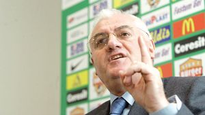 Dragomir: "Steaua joacă în 4-5 oameni! Victima va fi Marius Lăcătuș!"