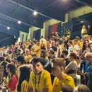Imagini fabuloase: fanii naționalei au luat cu asalt Mogoşoaia, unde i-au aşteptat pe fotbaliştii României de la EURO! Atmosferă electrizantă după miezul nopții