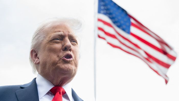 „Îl mierlesc pe Donald Trump”. Profeția românului care e milionar, dar ia pensie de 5.000 de euro de la stat
