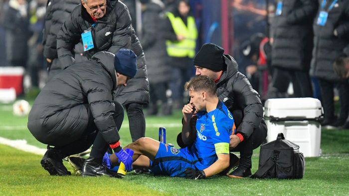 Cât de gravă e accidentarea lui Darius Olaru? Gigi Becali a dat verdictul ca un „medic specialist”, spre stupoarea lui Radu Naum şi Ilie Dumitrescu: „Am văzut eu”