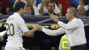 Îi întoarce Higuain spatele lui Mourinho?** Atacantul a fost dat de gol de un conațional: "Discuțiile cu cei de la PSG continuă"