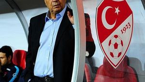 Când o preia Mircea Lucescu pe Beșiktaș? "Voi răspunde la această întrebare peste o lună". Mesajul lui "Il Luce" pentru cel care i-a luat locul pe banca naționalei Turciei