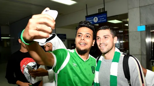 FOTO | Nicușor Stanciu, întâmpinat de fanii lui Al Ahli la sosirea pe aeroport. De ce depinde semnarea contractului
