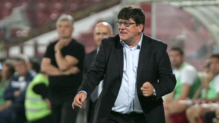 Dinu "Vamă" i-a propus lui Pustai să preia Rapidul. Antrenorul n-a dat încă un răspuns: "Reluăm negocierile după Revelion"