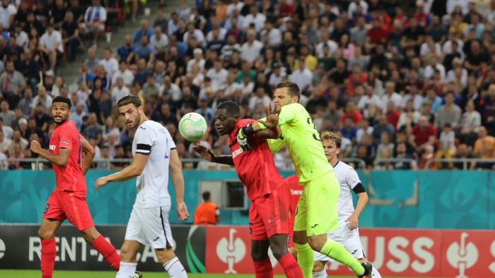 Ce spune Marius Avram despre faza controversată în care FCSB a cerut penalty la Dawa! Verdictul tranșant al specialistului ProSport în arbitraj: „Aceasta e decizia corectă!” | EXCLUSIV