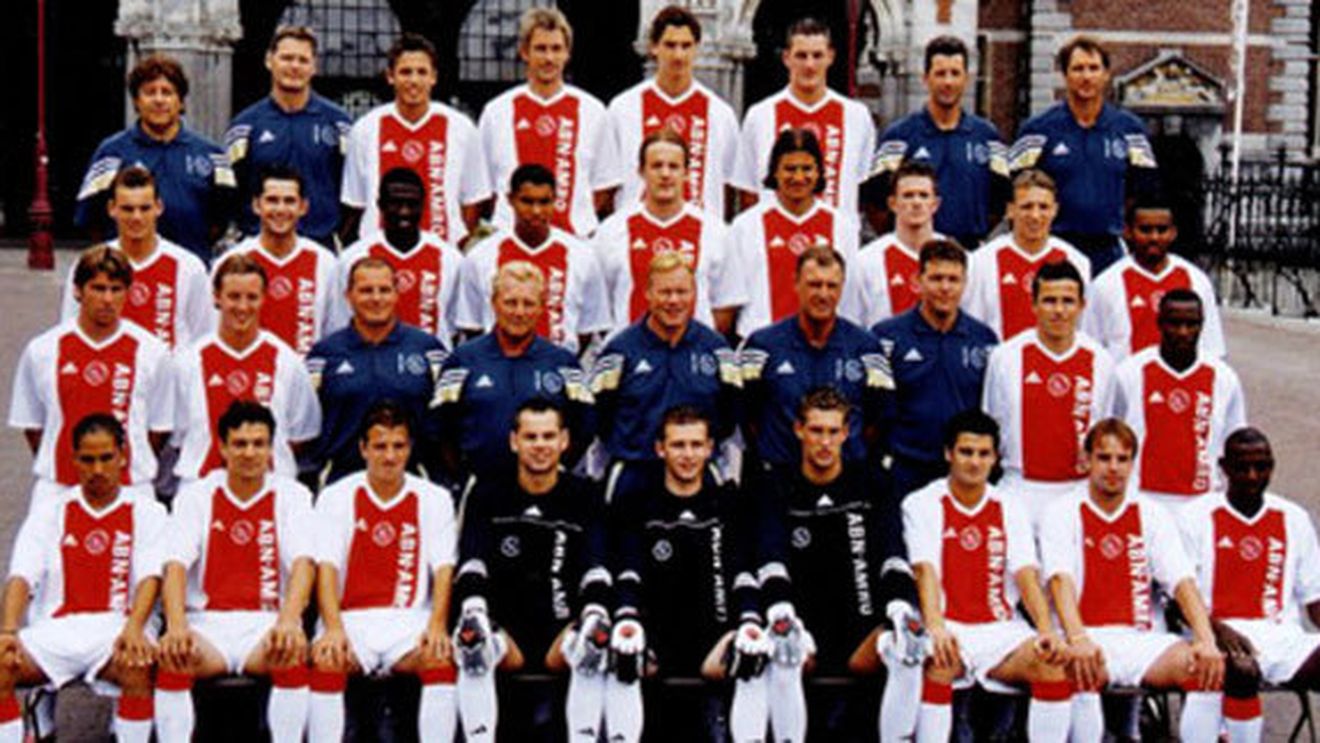 O imagine de colecție, cu una dintre cele mai bune echipe de la începutul anilor 2000!** Pe cine recunoașteți? :)