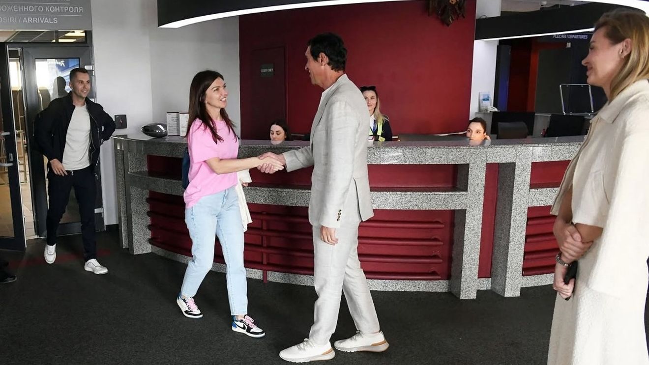 Ce a găsit Simona Halep în camera de hotel din Chişinău, deasupra patului