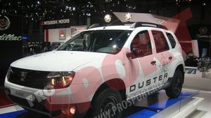 Triplă lovitură!** FOTO Grupul Renault-Nissan-Dacia a creat senzație la Geneva cu trei modele ce promit mult: seria limitată Duster Aventure, noul Nissan Note și primul Renault Capture