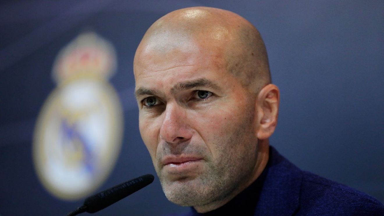 Zidane, ținta glumelor după conferința de prezentare la Real Madrid! FOTO | Fanii nu s-au putut abține: "Sunt într-o mare dificultate, copiii noștri vor vrea așa ceva"