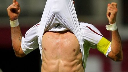 EXCLUSIV VIDEO | "Ne uitam la el și nu înțelegeam ce caută la noi. Apoi ne-a arătat cine e!" Străinul care a avut nevoie de un an pentru a se ridica deasupra nivelului Ligii 1 și secretul din spatele unui "mingicar" de succes