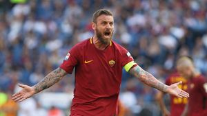De Rossi, gest urât în timpul meciului Genoa - Roma. Și-a pocnit un adversar și a fost eliminat | VIDEO  