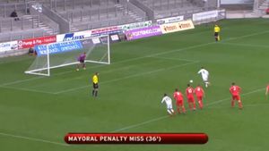 Toți și-au adus aminte de Beckham. VIDEO - Real și-a bătut joc de meciul cu Liverpool, în UEFA Youth League. Au revenit de la 0-2, dar au ratat incredibil un penalty. Cât s-a terminat