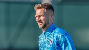 E gata cu transferul lui Denis Drăguş la Rapid. Britanicii au făcut anunțul despre destinația atacantului lui Mircea Lucescu: "Chestiune de ore"