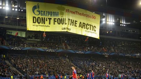 UEFA ar putea întinde o mână de ajutor Stelei! Ce riscă FC Basel după protestele care au avut loc sub ochii lui Platini