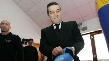 "Mi-e rușine de rușinea lui Becali când vorbește despre bătaie"