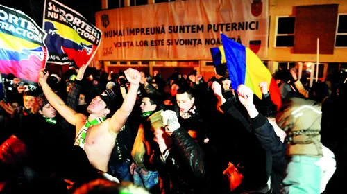„Ultrașii” s-au adunat la Sibiu și au potestat împotriva Legii 4!** „Ole, ola, refuzăm dictatura”