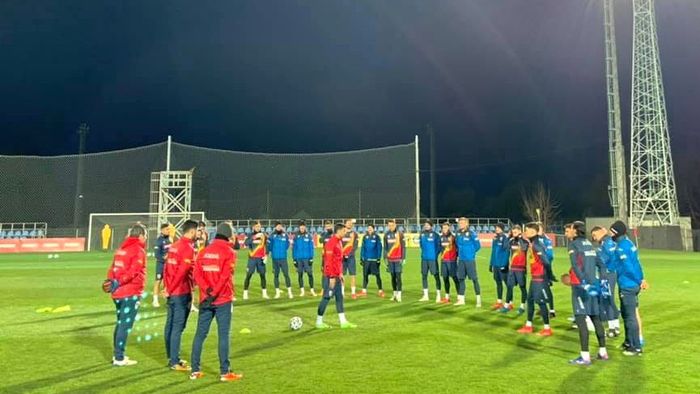 Tricolorii lui Mirel Rădoi și-au ales numerele de pe tricouri pentru debutul în preliminariile CM 2022! Jucătorii lăsați în afara lotului pentru meciul cu Macedonia de Nord | FOTO