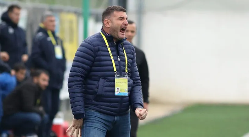 Laszlo Balint, uluit de rivalele la promovare ale echipei UTA care susțin varianta înjumătățirii punctelor în play-off: ”Înseamnă furt calificat! Ar face de râs fotbalul românesc pe plan european.” Antrenorul adresează public două întrebări celor care propun acest scenariu care dezavantajează în special liderul Ligii 2: ”M-aș bucura să aibă curaj, demnitate și argumente”