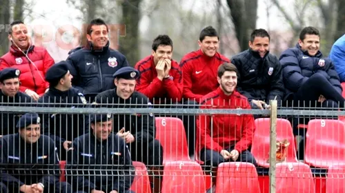 FOTO Dică, Tănase și Stanca se amuză** în timp ce Steaua II pierdea cu „Steluța” Buzău!