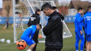 Marinos Ouzounidis schimbă sistemul de joc al Universității Craiova. Ce se întâmplă cu Dan Nistor și Alexandru Cicâldău